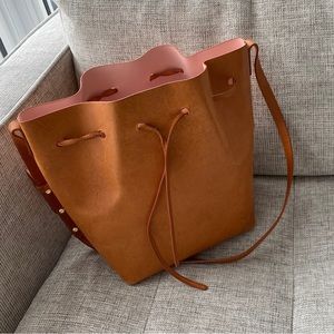Mansur Gavriel Bucket Bag Regular size Tan